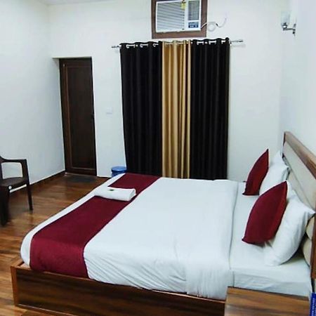 Luxury Rooms In Safdarjung Enclave Near Aiims & Safdarjung Hospital Új-Delhi Kültér fotó