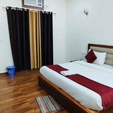 Luxury Rooms In Safdarjung Enclave Near Aiims & Safdarjung Hospital Új-Delhi Kültér fotó