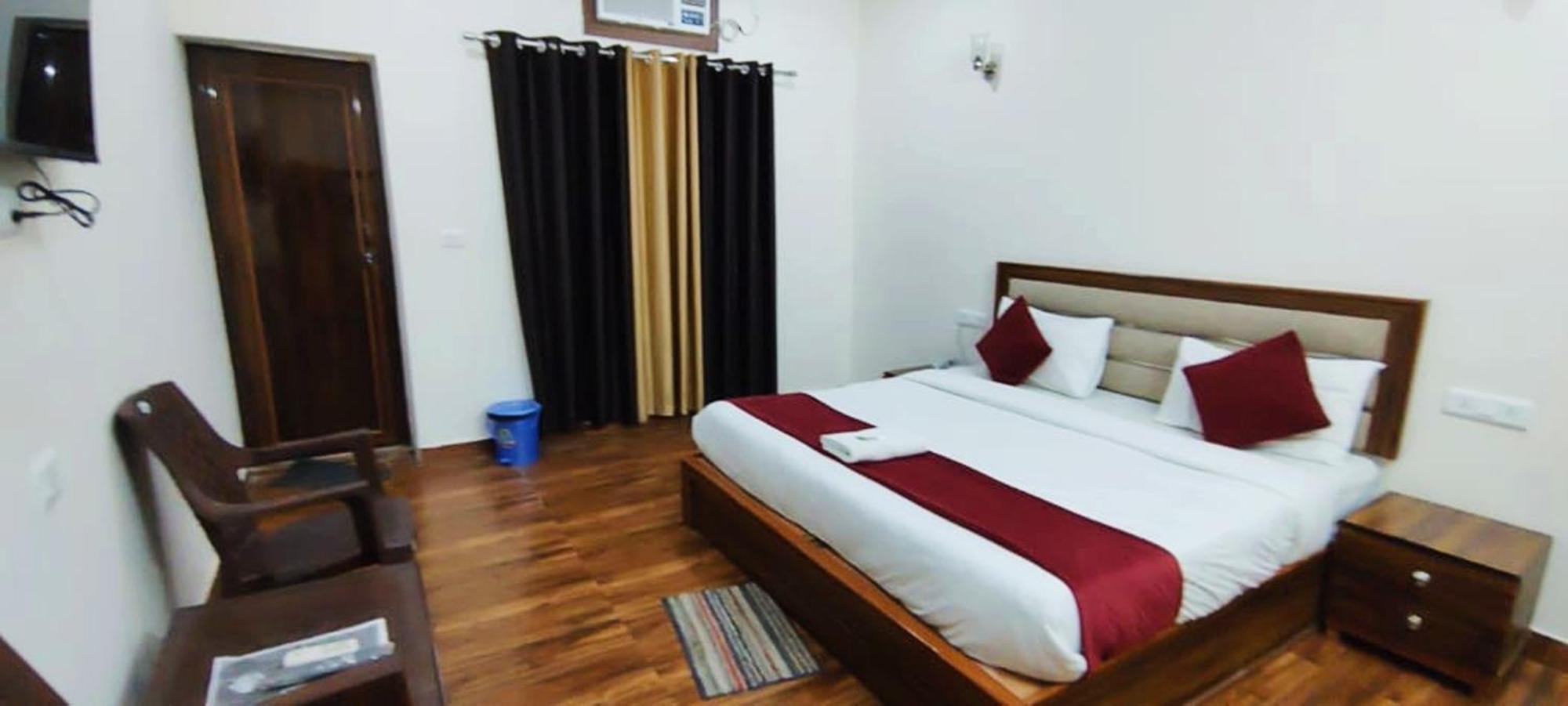 Luxury Rooms In Safdarjung Enclave Near Aiims & Safdarjung Hospital Új-Delhi Kültér fotó