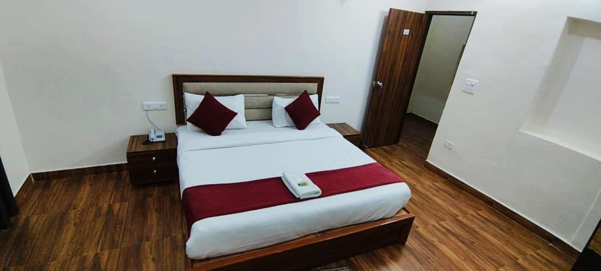 Luxury Rooms In Safdarjung Enclave Near Aiims & Safdarjung Hospital Új-Delhi Kültér fotó