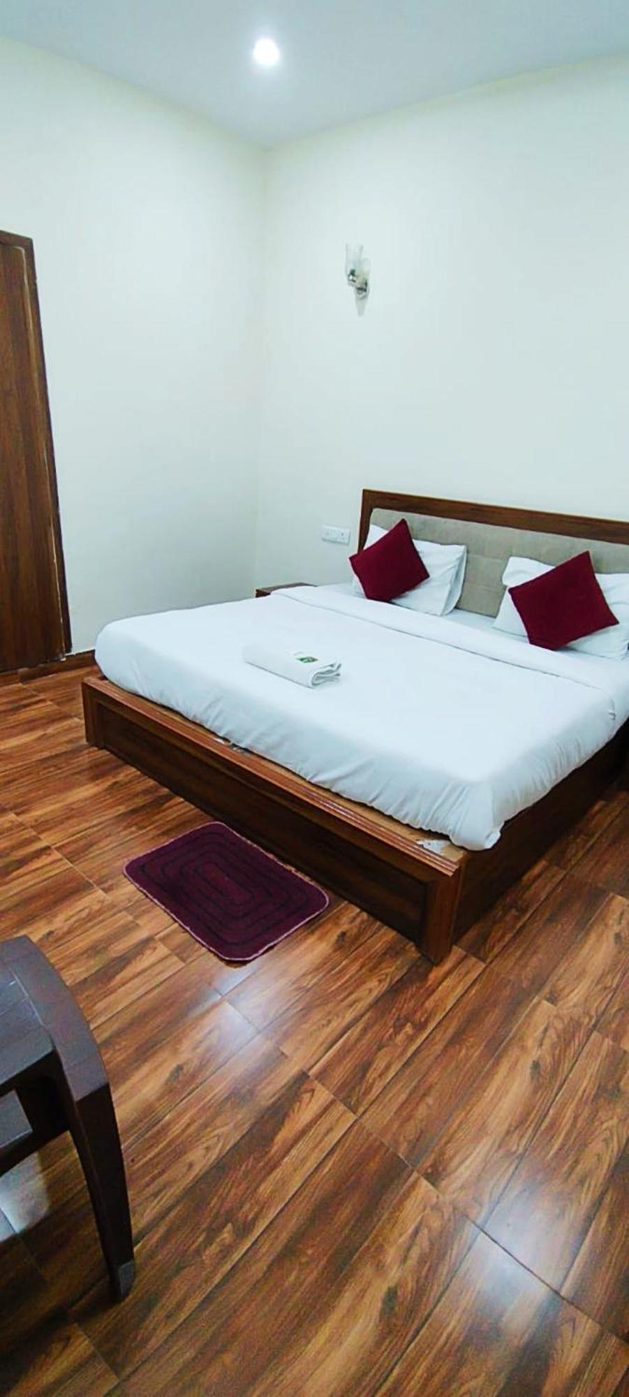Luxury Rooms In Safdarjung Enclave Near Aiims & Safdarjung Hospital Új-Delhi Kültér fotó