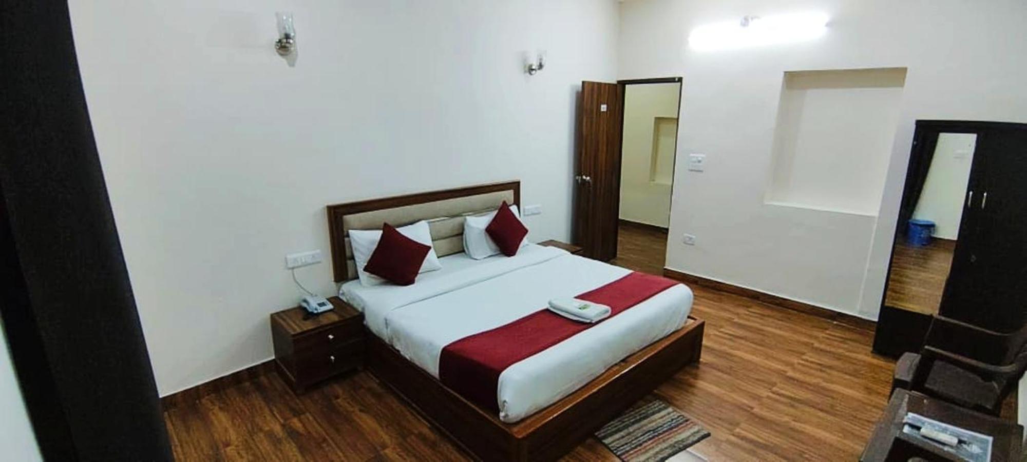 Luxury Rooms In Safdarjung Enclave Near Aiims & Safdarjung Hospital Új-Delhi Kültér fotó