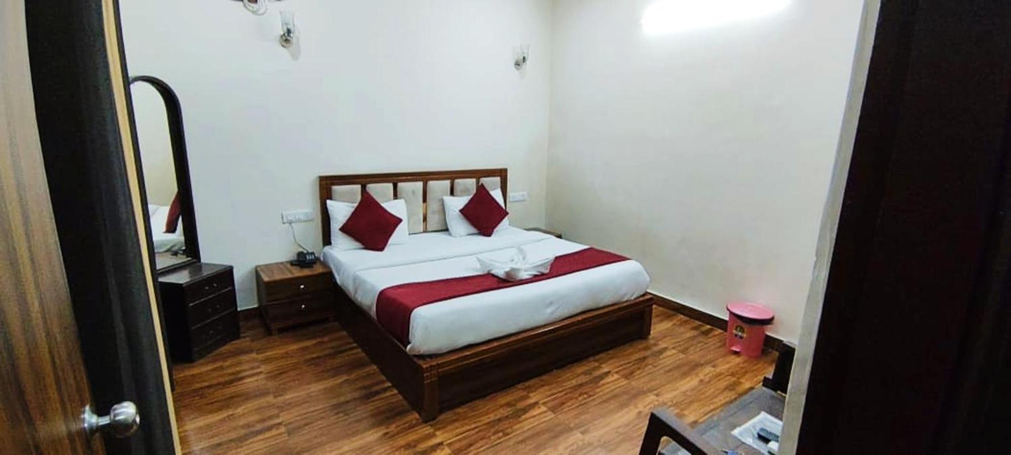 Luxury Rooms In Safdarjung Enclave Near Aiims & Safdarjung Hospital Új-Delhi Kültér fotó