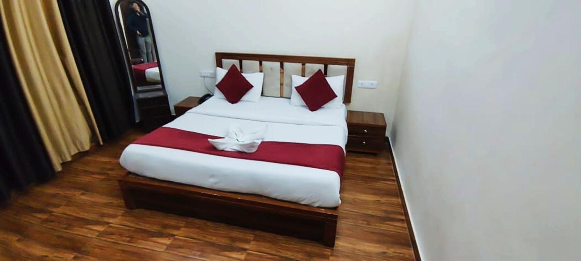 Luxury Rooms In Safdarjung Enclave Near Aiims & Safdarjung Hospital Új-Delhi Kültér fotó