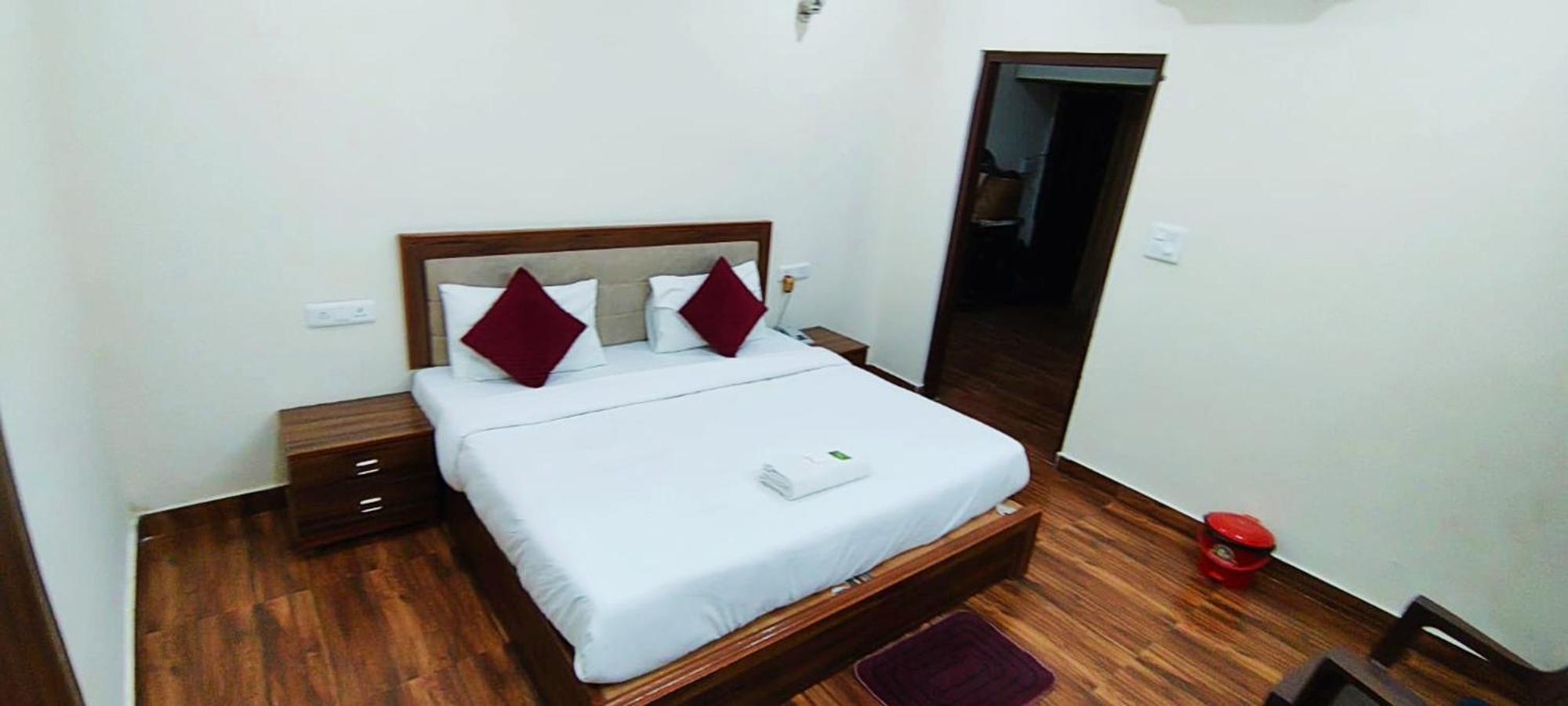 Luxury Rooms In Safdarjung Enclave Near Aiims & Safdarjung Hospital Új-Delhi Kültér fotó