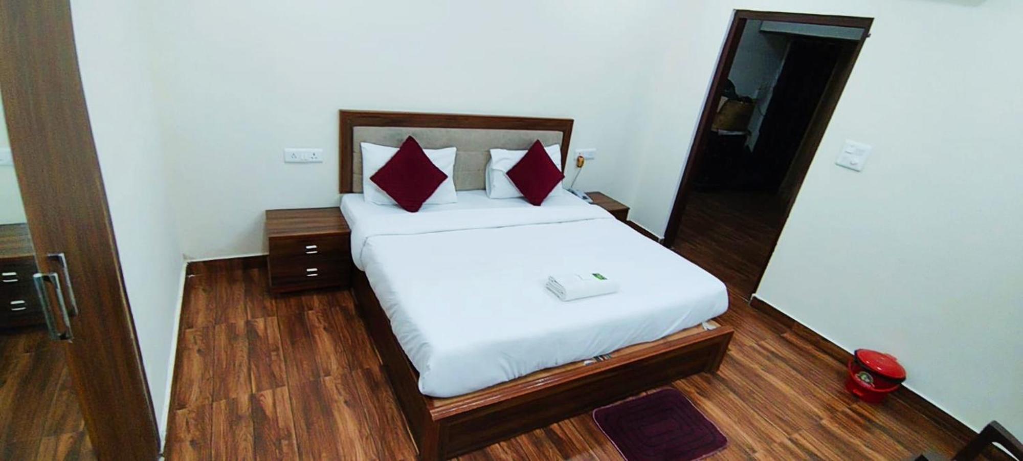 Luxury Rooms In Safdarjung Enclave Near Aiims & Safdarjung Hospital Új-Delhi Kültér fotó