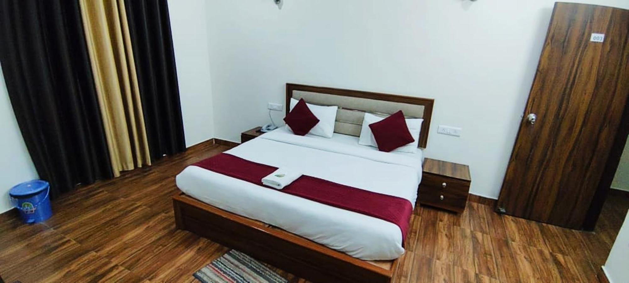 Luxury Rooms In Safdarjung Enclave Near Aiims & Safdarjung Hospital Új-Delhi Kültér fotó